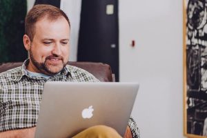 Is it right for Christians to date online